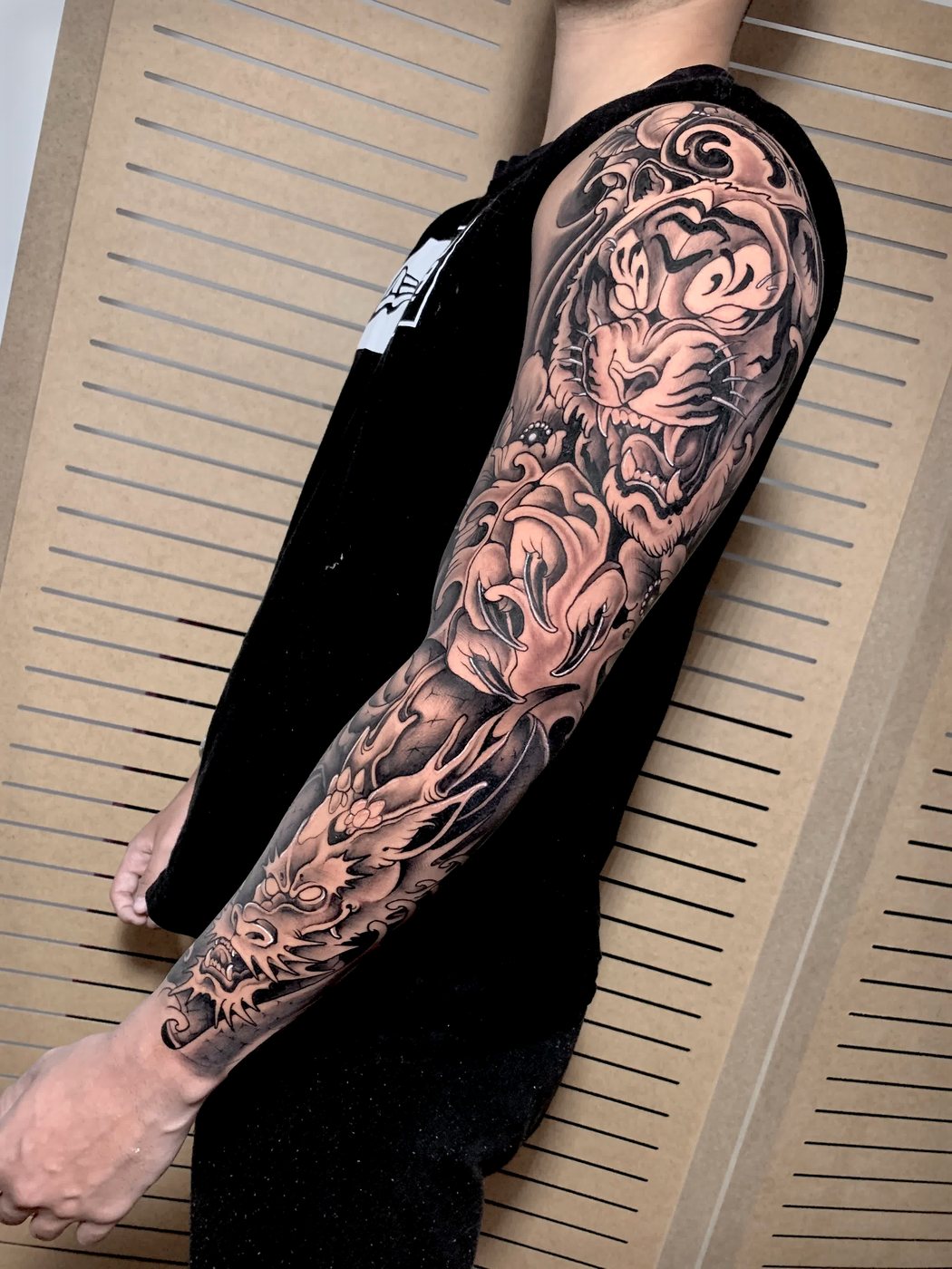 Peça em oriental preto e branco